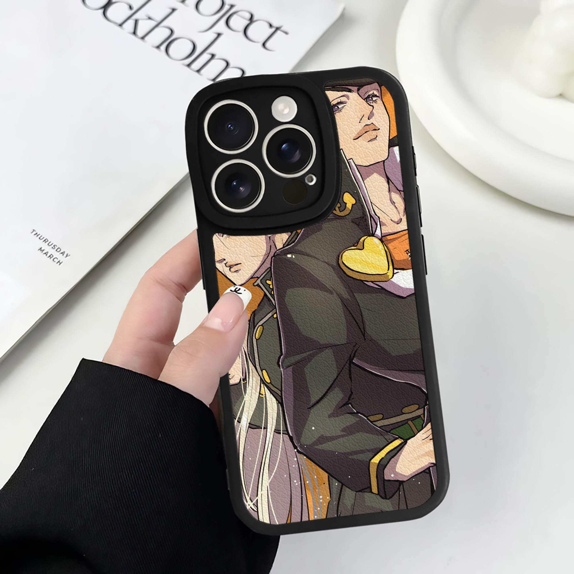 （画像用） ジョジョの奇妙な冒険 JoJo's Bizarre Adventure 【iPhone 16シリーズ対応】シリコンスマホケース（レザー調） 材質：シリコン